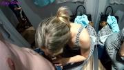 Menina de anos tirando o cabaco