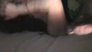 Mulher gozando com vibrador no clitoris